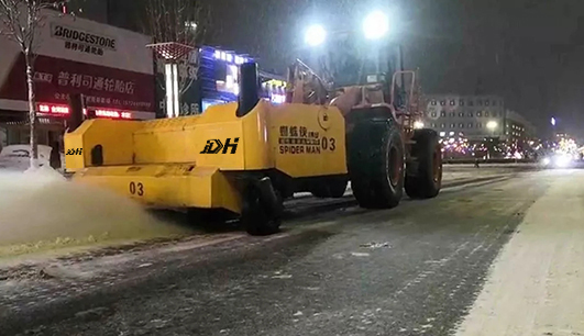 因为有你，这个雪天不在寒冷，除雪保障——万搏平台_万搏（中国）一站式服务平台为您服务(图2)