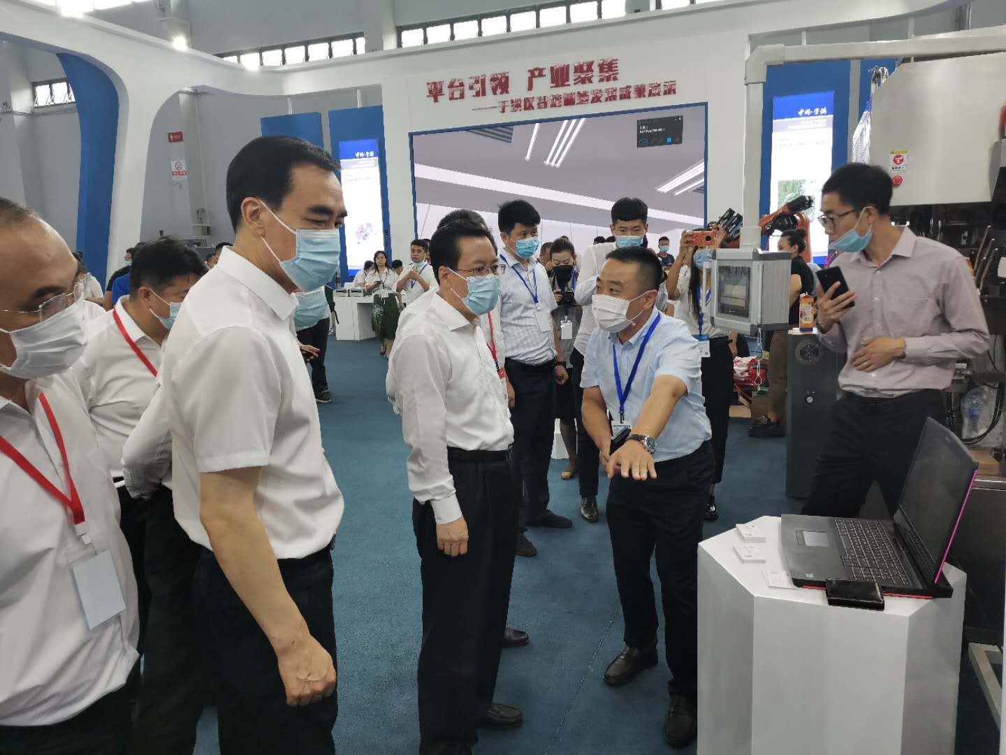 制博会即将落幕，万搏平台_万搏（中国）一站式服务平台精彩继续(图3)